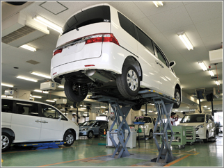 国から認められた工場で国家資格整備士が車検整備を実施